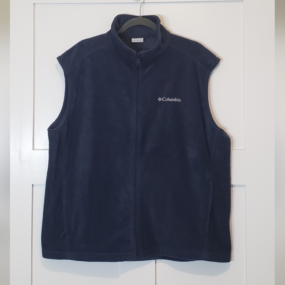 Columbia Size XL Fleece Vest Navy Blue Front Zipped Pockets Inner Pockets